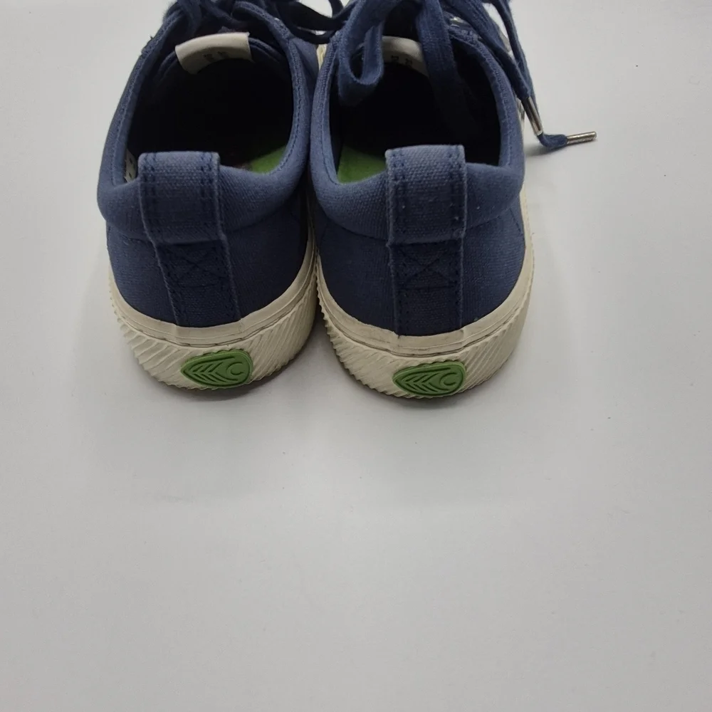 Cariuma Kids Navy Canvas Sneakers